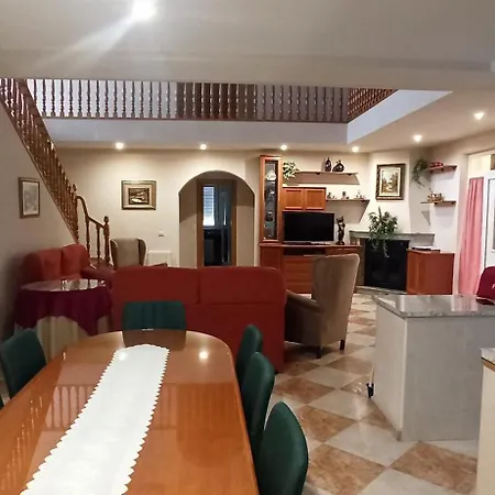 Fuente Clavel Holiday home Valdefuentes de Sangusin